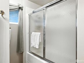 5418 NE 200th Place, Lake Forest Park WA 98155