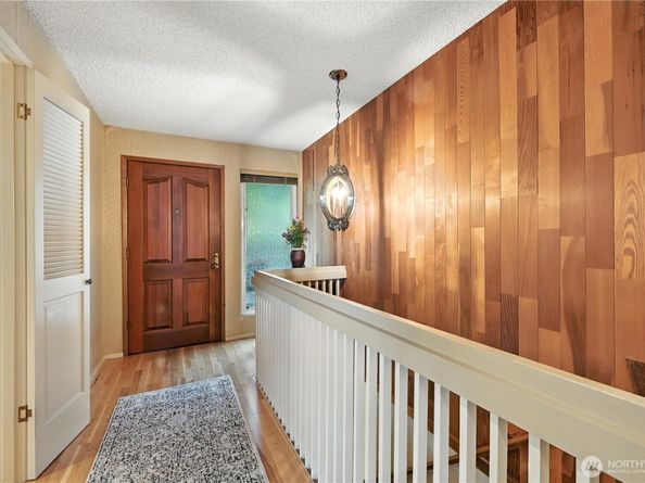 5418 NE 200th Place, Lake Forest Park WA 98155