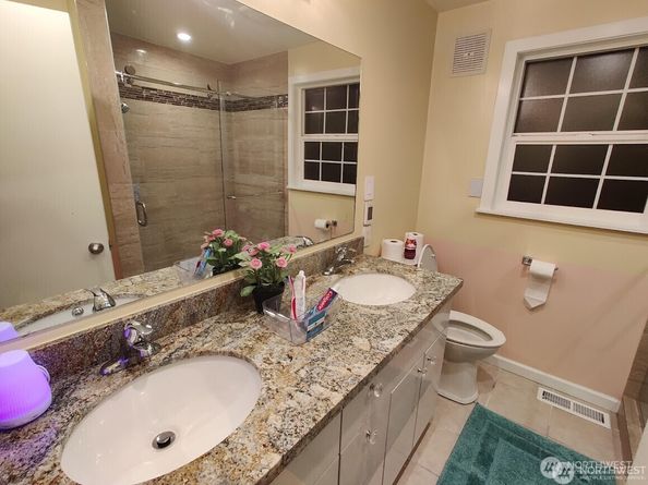 8305 134th Avenue NE, Redmond WA 98052