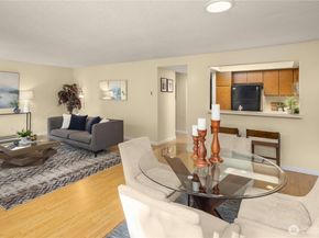 9504 Ravenna Avenue NE 203, Seattle WA 98115