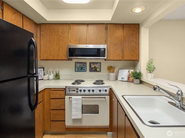 9504 Ravenna Avenue NE 203, Seattle WA 98115