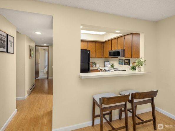 9504 Ravenna Avenue NE 203, Seattle WA 98115