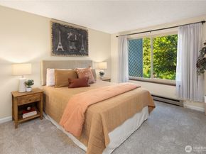9504 Ravenna Avenue NE 203, Seattle WA 98115