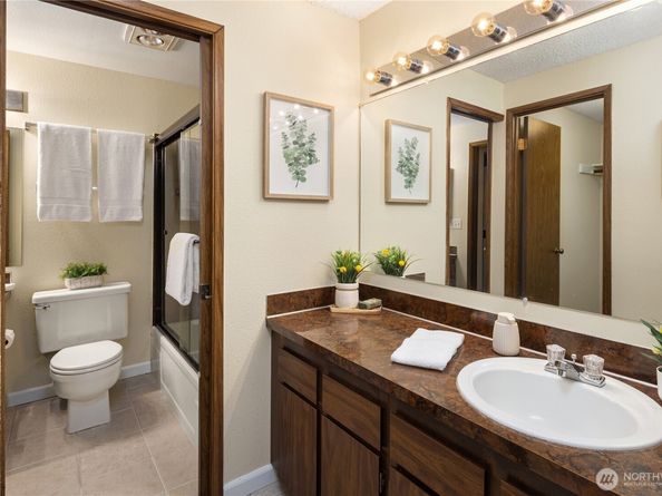 9504 Ravenna Avenue NE 203, Seattle WA 98115