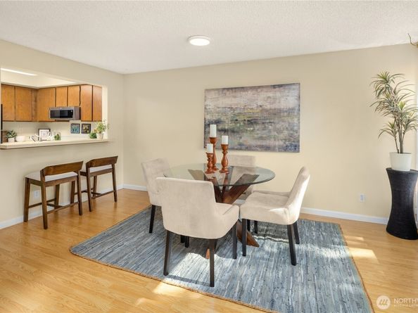 9504 Ravenna Avenue NE 203, Seattle WA 98115