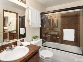 9504 Ravenna Avenue NE 203, Seattle WA 98115