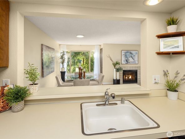 9504 Ravenna Avenue NE 203, Seattle WA 98115