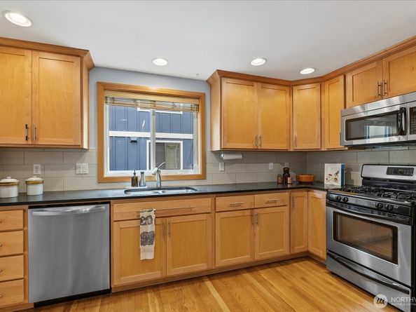 9748 4th Avenue NW B, Seattle WA 98117