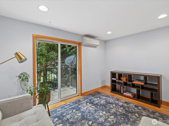 9748 4th Avenue NW B, Seattle WA 98117