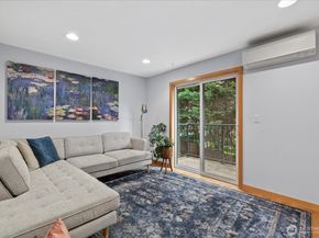 9748 4th Avenue NW B, Seattle WA 98117