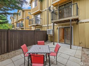 9748 4th Avenue NW B, Seattle WA 98117