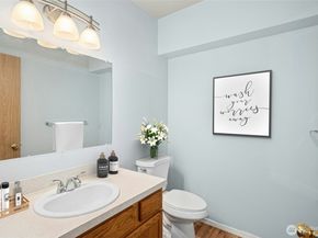 15815 Admiralty Way C7, Lynnwood WA 98087