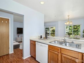 15815 Admiralty Way C7, Lynnwood WA 98087