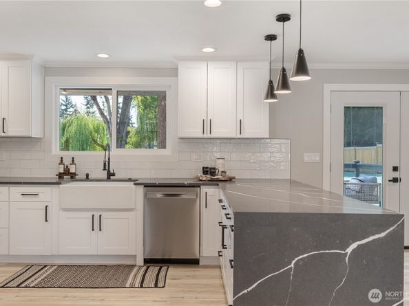 8427 NE 144th Pl, Kirkland WA 98034