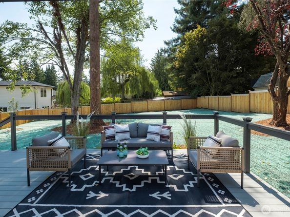 8427 NE 144th Pl, Kirkland WA 98034