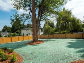 8427 NE 144th Pl, Kirkland WA 98034
