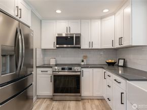 8427 NE 144th Pl, Kirkland WA 98034