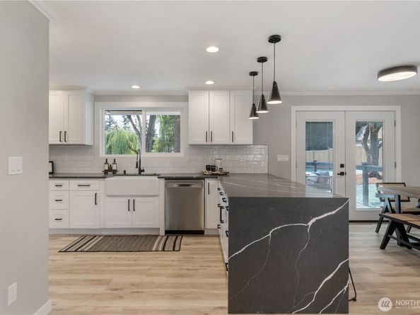 8427 NE 144th Pl, Kirkland WA 98034