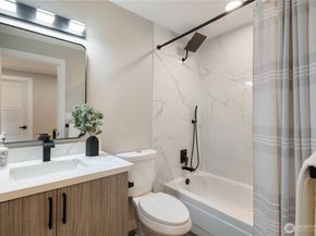8427 NE 144th Pl, Kirkland WA 98034