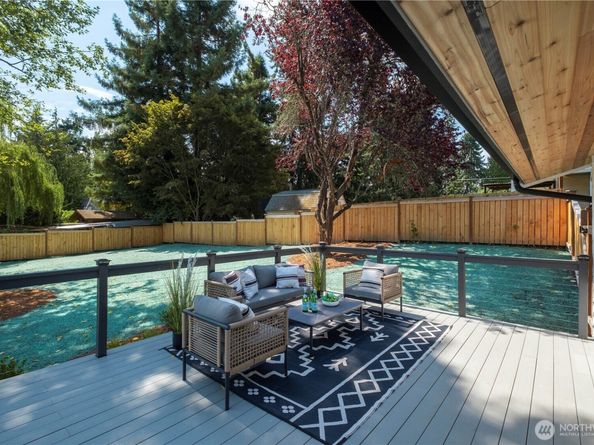 8427 NE 144th Pl, Kirkland WA 98034