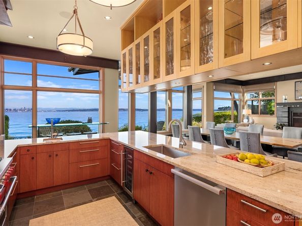 4290 Rockaway Beach Road NE, Bainbridge Island WA 98110