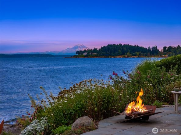 4290 Rockaway Beach Road NE, Bainbridge Island WA 98110