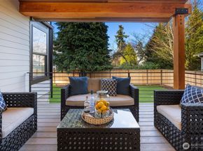 14142 SE 8th Street, Bellevue WA 98007