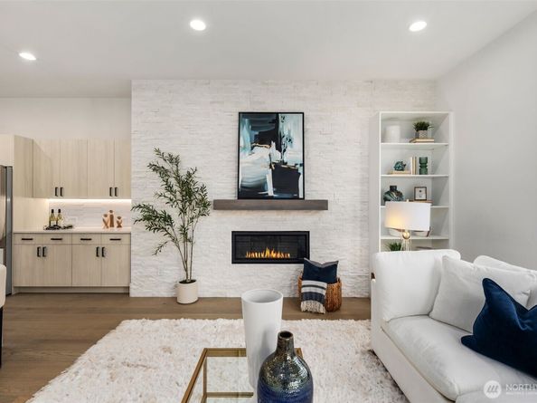 14142 SE 8th Street, Bellevue WA 98007