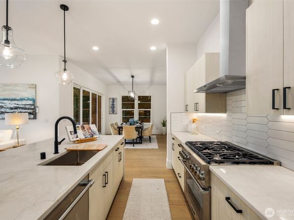 14142 SE 8th Street, Bellevue WA 98007