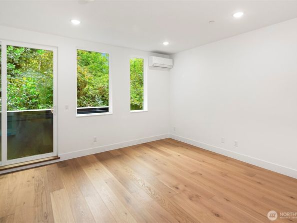 725 18th Avenue C, Seattle WA 98122