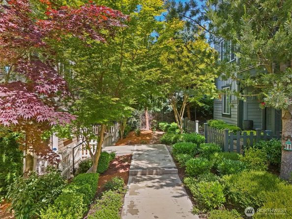 316 NE Eagle Way, Issaquah WA 98029