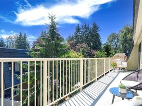 9902 NE 124th St 1202, Kirkland WA 98034