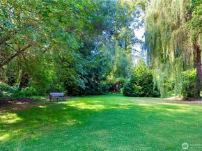 9902 NE 124th St 1202, Kirkland WA 98034