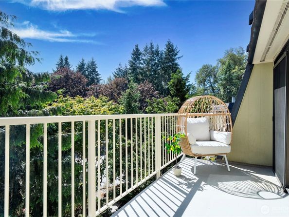 9902 NE 124th St 1202, Kirkland WA 98034