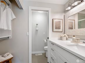 9902 NE 124th St 1202, Kirkland WA 98034
