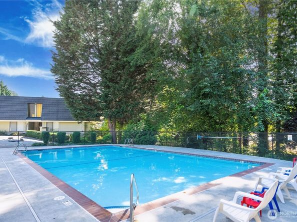 9902 NE 124th St 1202, Kirkland WA 98034