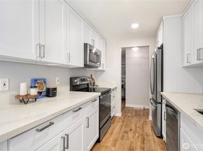 9902 NE 124th St 1202, Kirkland WA 98034