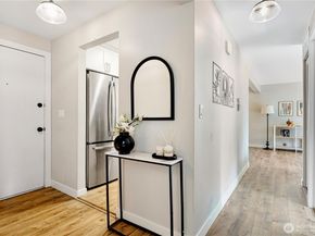 9902 NE 124th St 1202, Kirkland WA 98034