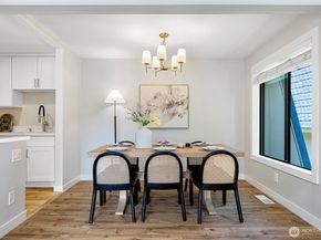 9902 NE 124th St 1202, Kirkland WA 98034