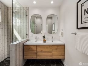 3215 37th Place S, Seattle WA 98144