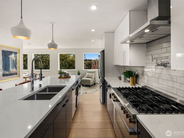 3215 37th Place S, Seattle WA 98144