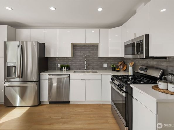 3215 37th Place S, Seattle WA 98144