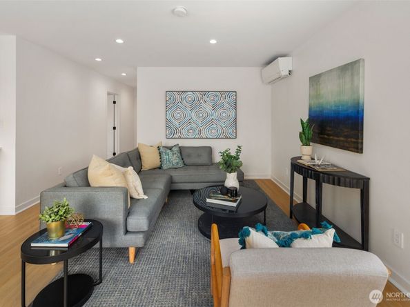 3215 37th Place S, Seattle WA 98144