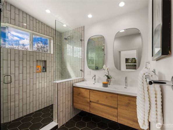 3215 37th Place S, Seattle WA 98144