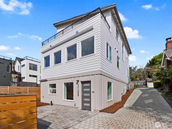 3215 37th Place S, Seattle WA 98144
