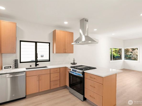706 N 67th Street, Seattle WA 98103