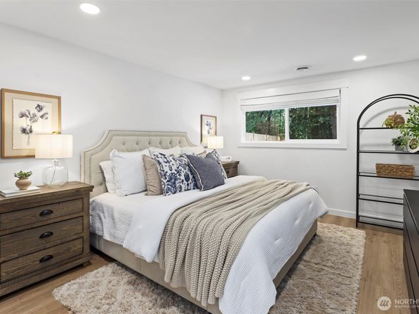 7725 NE 142nd Pl, Kirkland WA 98034