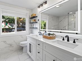7725 NE 142nd Pl, Kirkland WA 98034