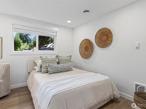 7725 NE 142nd Pl, Kirkland WA 98034