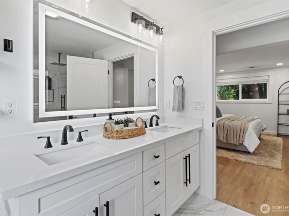 7725 NE 142nd Pl, Kirkland WA 98034